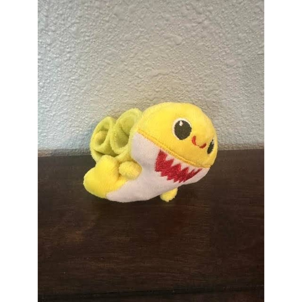 Pinkfong Baby Shark Plush Finger Puppet Yellow Small Toy 3 Inch